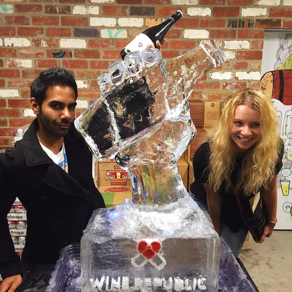 Having fun with the @wine.republic team at their Northcote store launch! It's much more than just wine here. They stock 800 beers and a ton of fun. Make sure to head to their Friday tastings. #theplusonesmelbourne #winetastings