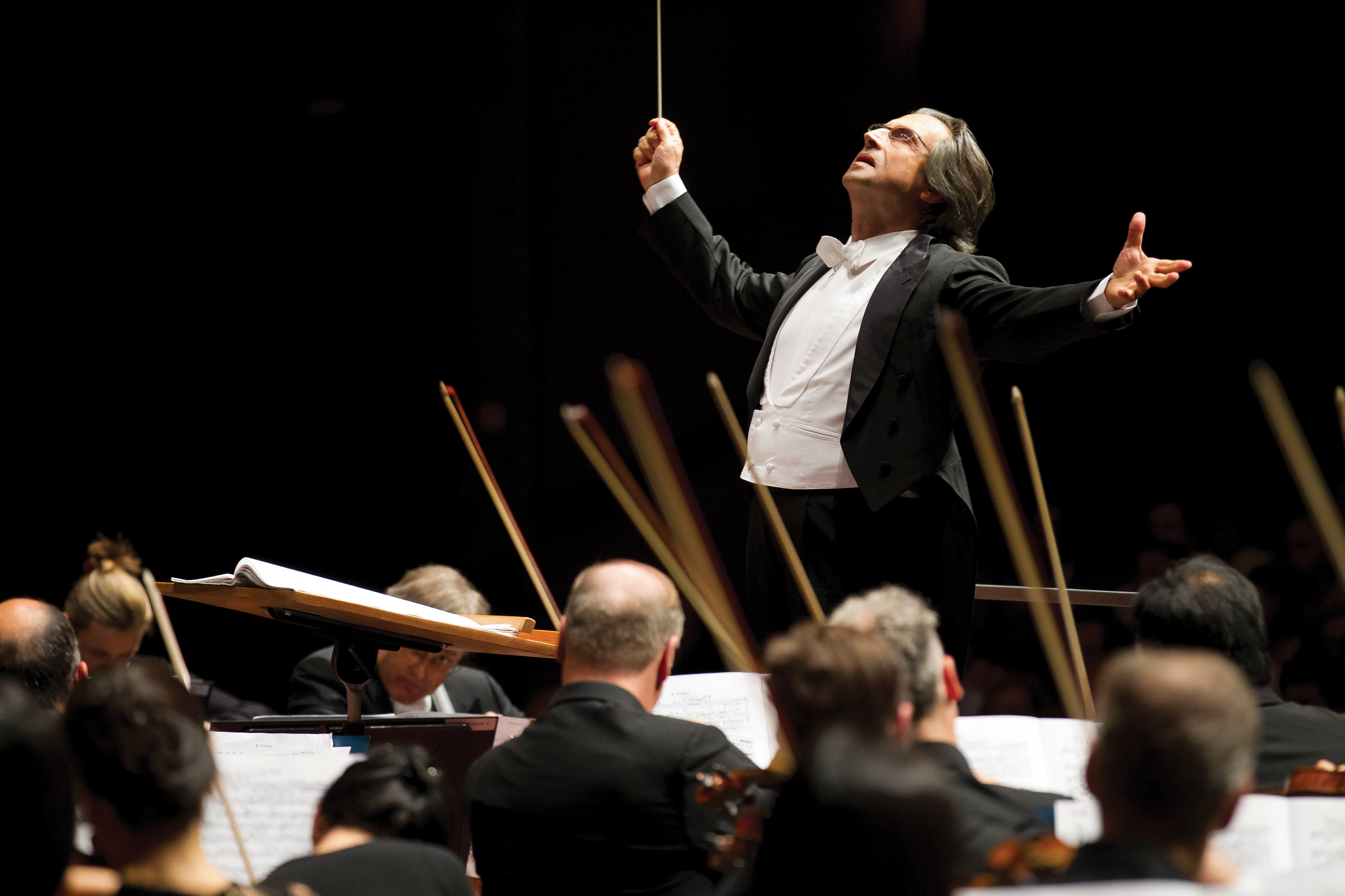 Orchestra conductor. Riccardo Muti Chicago Symphony Orchestra. Риккардо Шайи дирижер. Профессия дирижер.